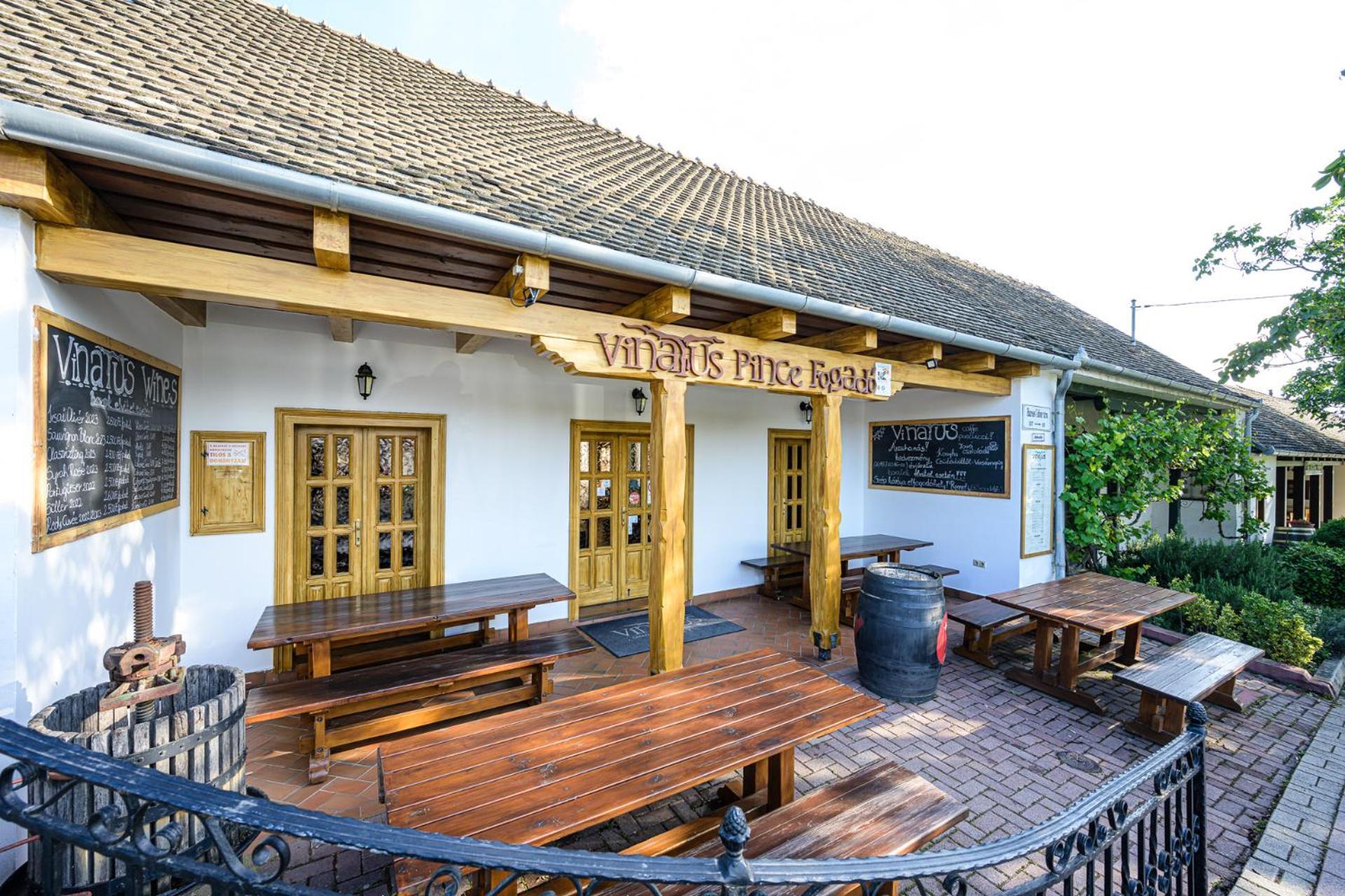 Vinatus Pince Hotel Villany Bagian luar foto